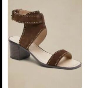 Banana Republic Daze Brown Ankle Strap Sandals Gold studs like new